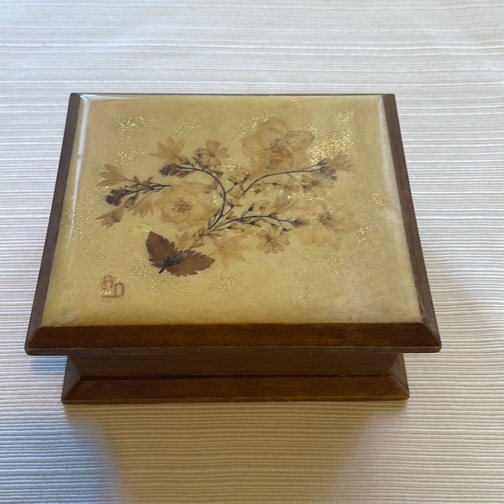 Dry Flowers Wooden Box